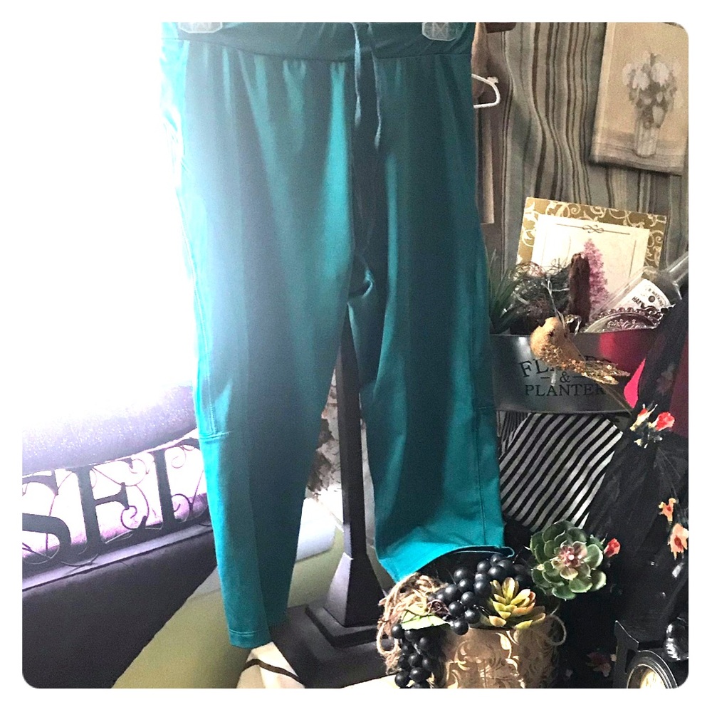 Layer 8 cropped workout sportswear spandex pants